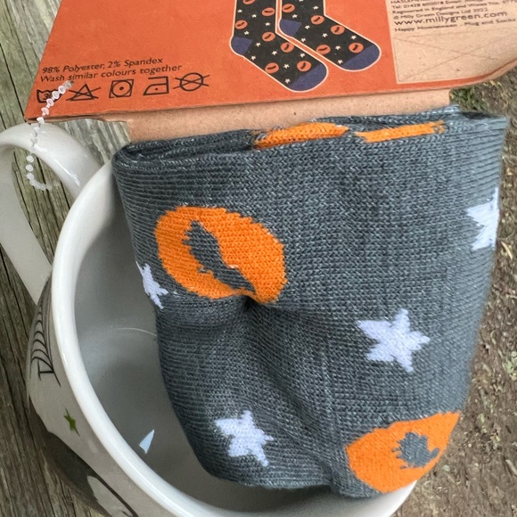 NWT MILLY GREEN British Design Witchy Paws Ceramic Mug with socks - Picture 5 of 7